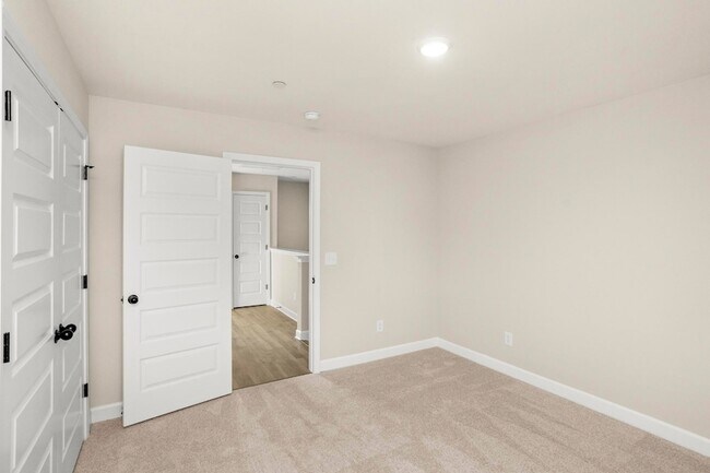 Building Photo - 521 Tappan Private Ln