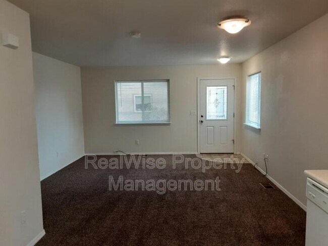 Building Photo - 1294 Willow Ln