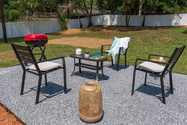 Building Photo - 5708 Southampton Rd