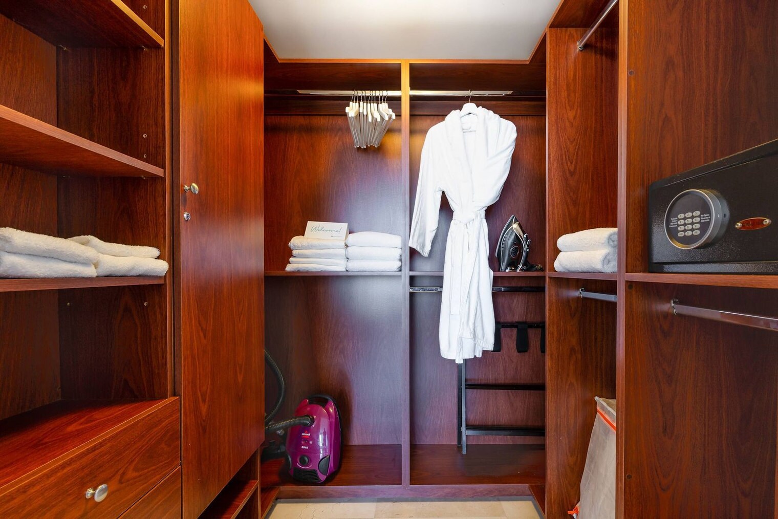 Building Photo - 485 Brickell Ave