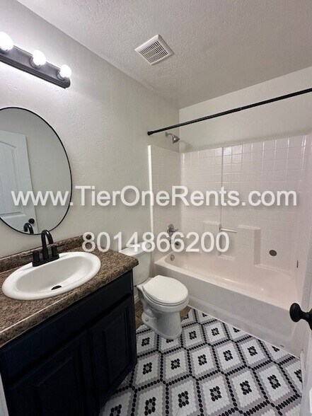 Building Photo - This property offers a NO DEPOSIT option available for qualified renters!