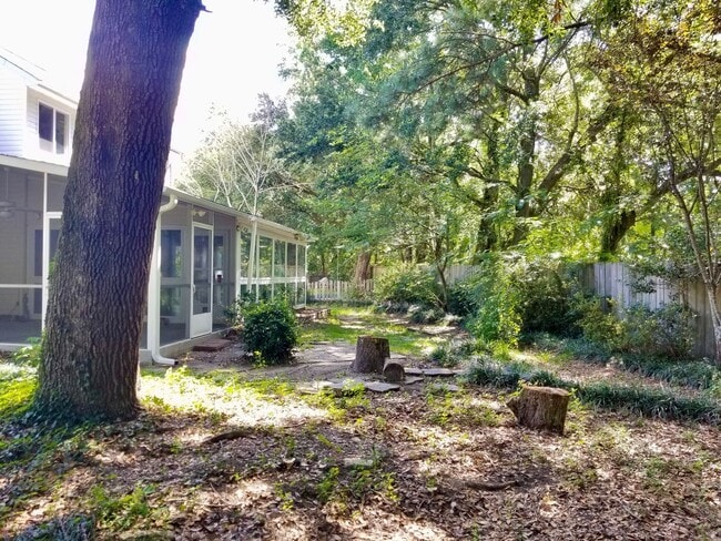 Building Photo - Charming 4 Bedroom Home in Center Lake Subdivision - Mt. Pleasant