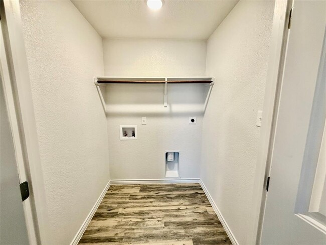 Building Photo - 209 Dolphin Dr