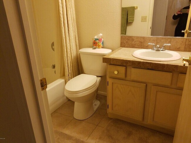 Building Photo - Furnished Condo Summer Rental