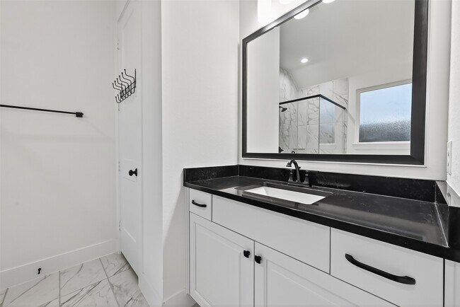 Building Photo - 2210 Cherry Brg Ln