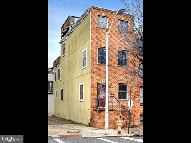 Building Photo - 1301 S Clinton St