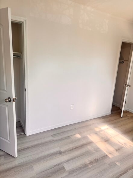 Building Photo - 7715 Park Dr E
