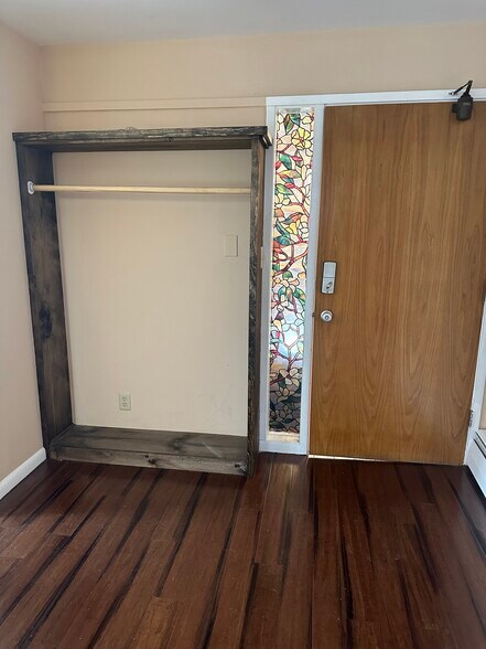 Entry Way Door - 147 Barrett St