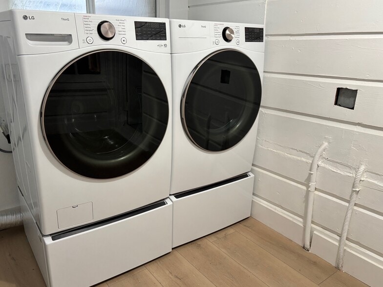 Building Photo - 1343 Pierce St