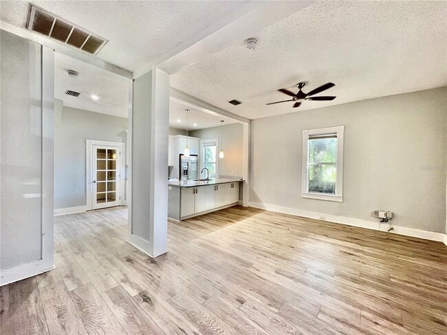 Building Photo - 111 W Amelia Ave