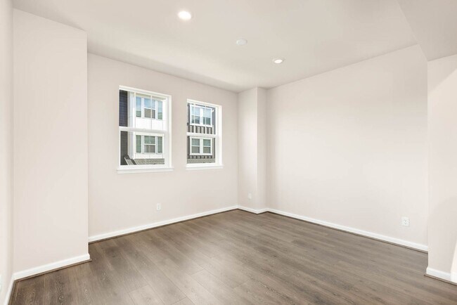 Building Photo - 19340 NE 69th Cir