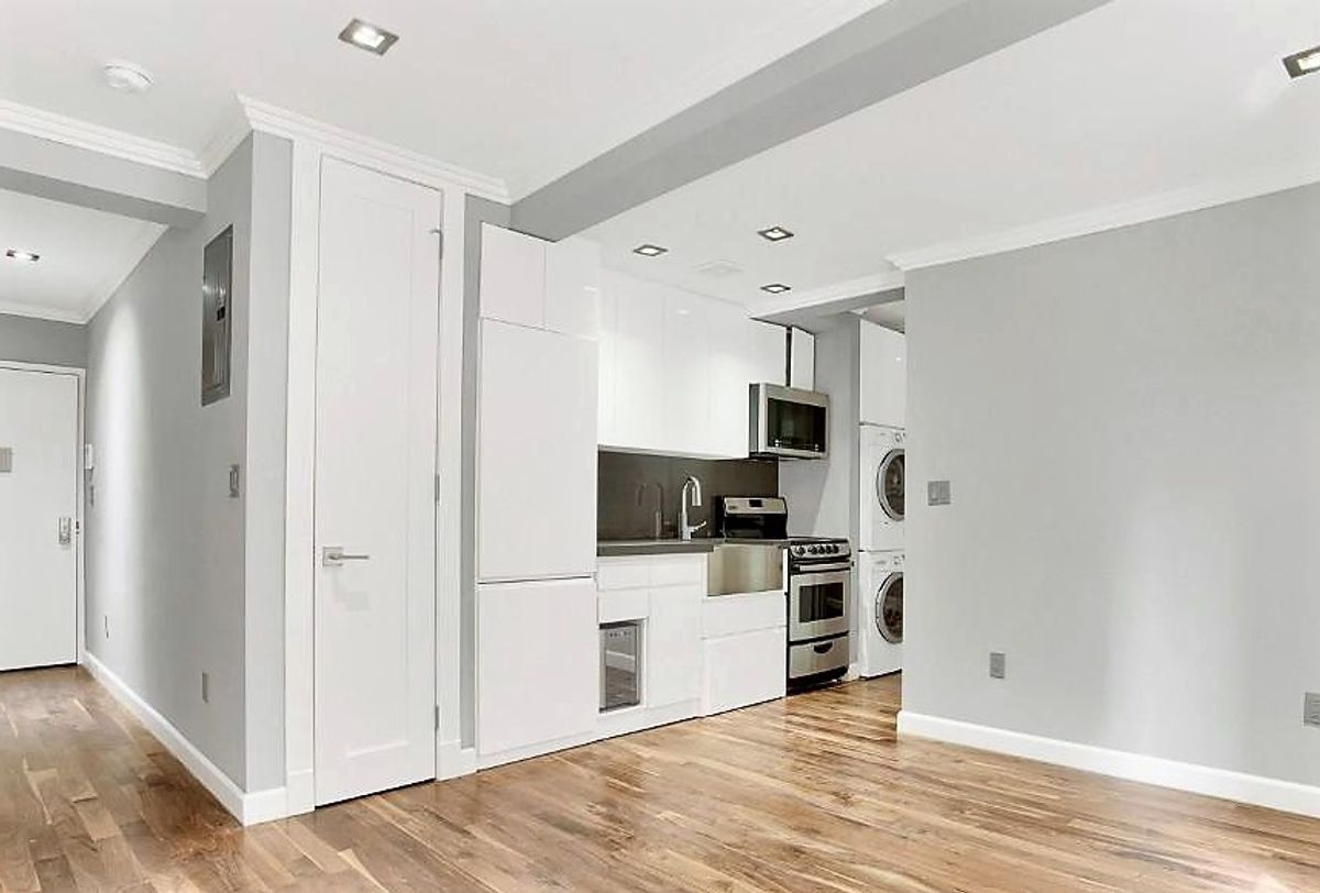 Building Photo - NO FEE Two Bed in East Harlem! Won't Stay ...