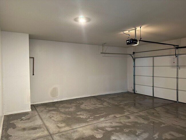 Building Photo - 1086 W Avalon Canyon Dr