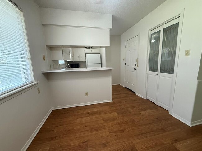 Building Photo - 2805 Ashdale Dr