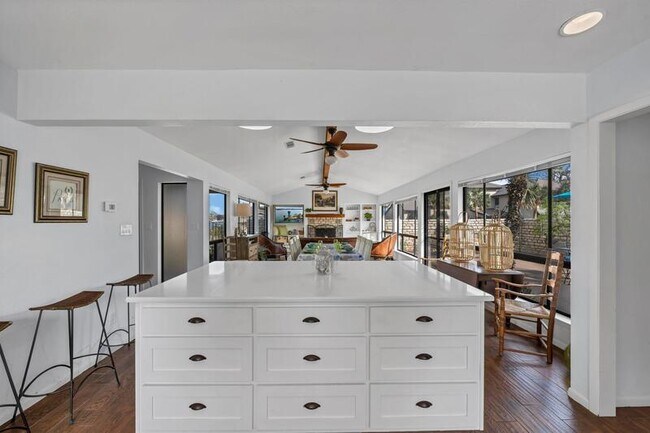 Building Photo - 202 Lighthouse Dr