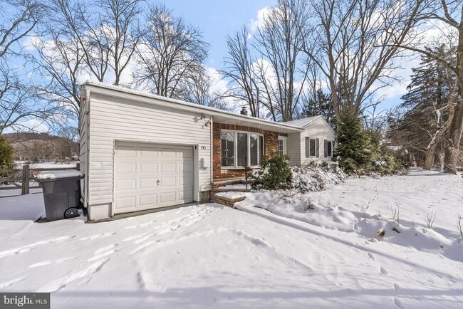 Building Photo - 191 Lakeshore Dr