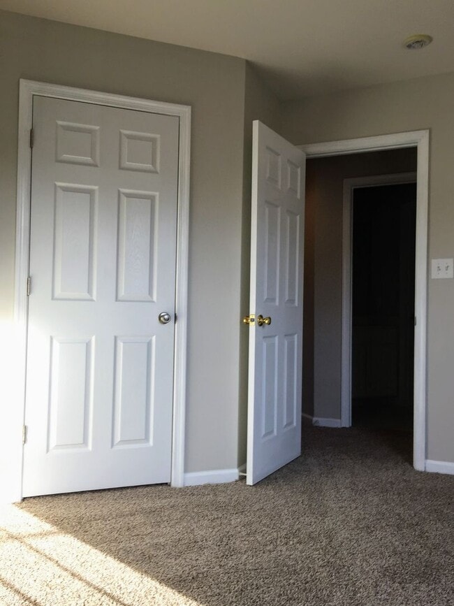 Building Photo - 3 Bedroom Townhome in Lynchburg