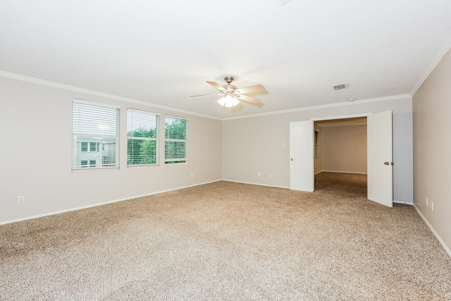 Building Photo - 3904 Foxhound Ln