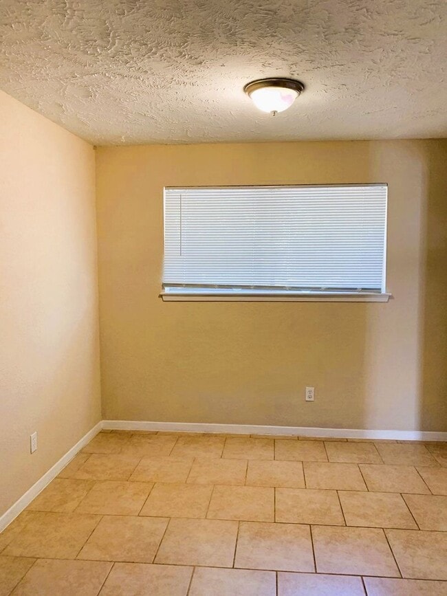 Building Photo - 24907 Hickory Hill Rd