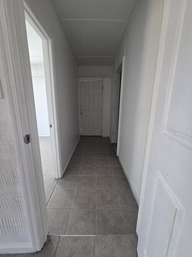 Building Photo - 1814 Karian Dr