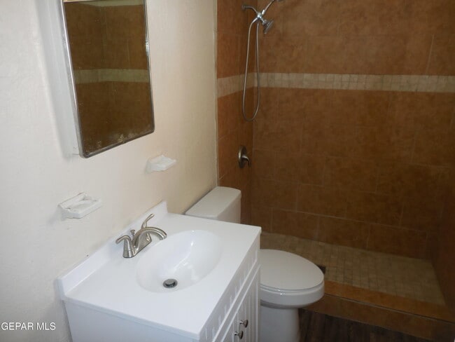 Building Photo - 701 W Yandell Dr