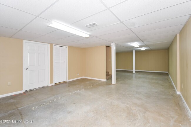 Building Photo - 1200 Goshen Ln