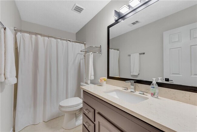 Building Photo - 5097 Village Green Way