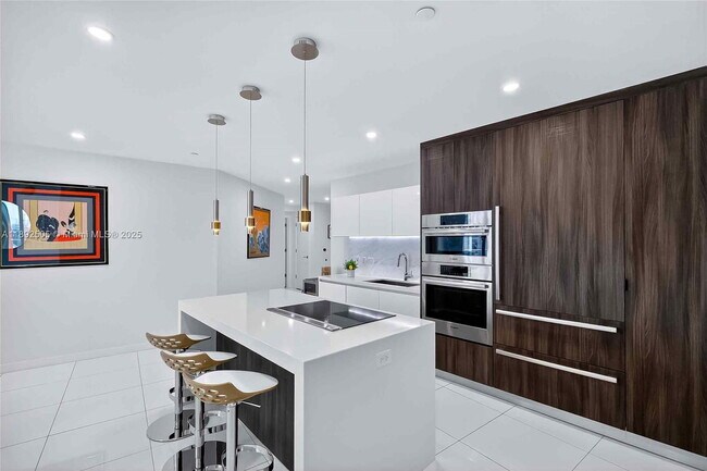 Building Photo - 851 NE 1st Ave