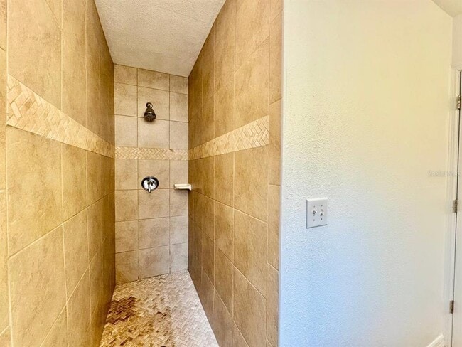 Building Photo - 809 W Hiawatha St