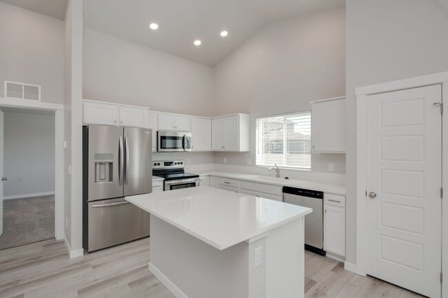 Building Photo - Beautiful 4 Bedroom Upscale Home
