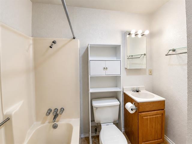 Building Photo - 910 Hillside Beach Dr