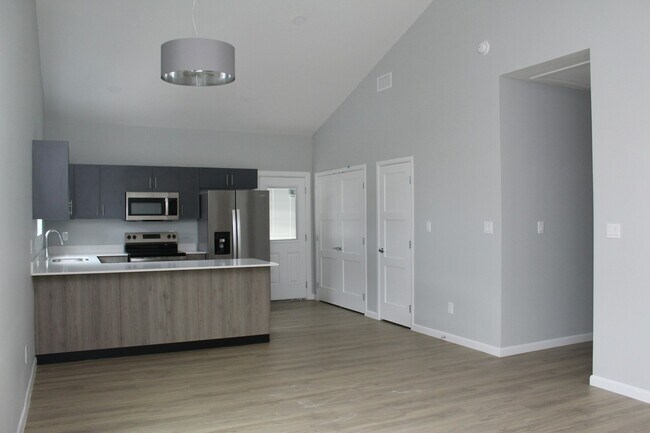 Building Photo - 2608 Mockingbird Rd