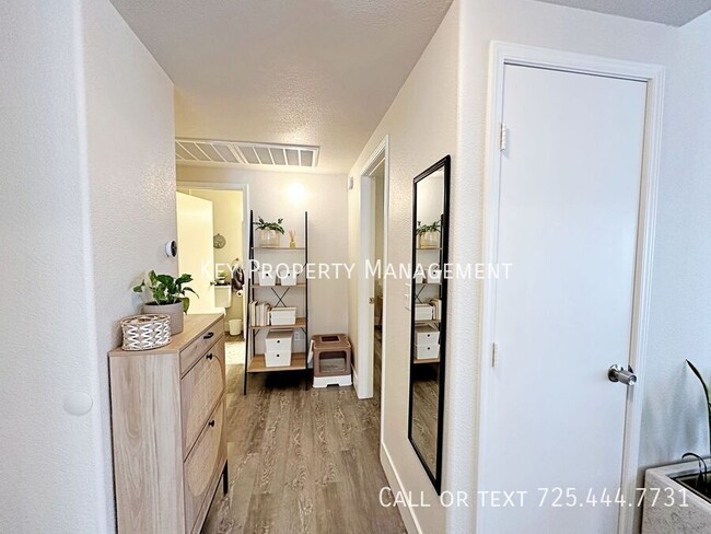 Building Photo - 8250 N Grand Canyon Dr