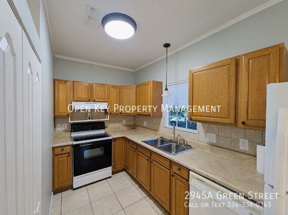 Building Photo - 2945 Green St