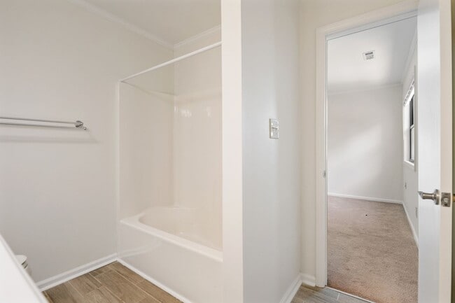 Building Photo - 3-Bedroom Townhouse in the Heart of Cary