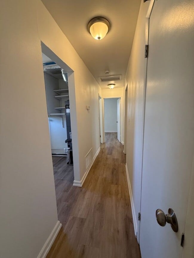 Building Photo - 3 bedroom 1 bath home with 1 car garage an...