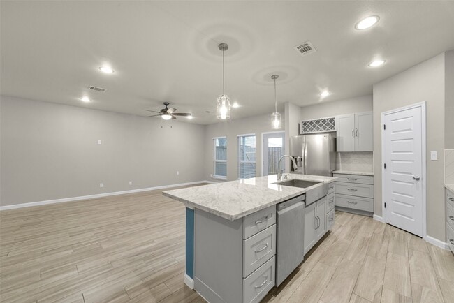 Building Photo - 10242 Bridgeland Ln