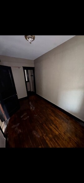 Building Photo - 2134 S Marshall Blvd