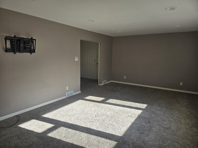 Building Photo - 2728 Edgewood Dr