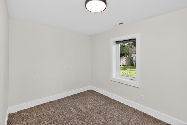 Building Photo - Newly Updated!! 3 Bedroom, 1 Bathroom Home in Des Moines!