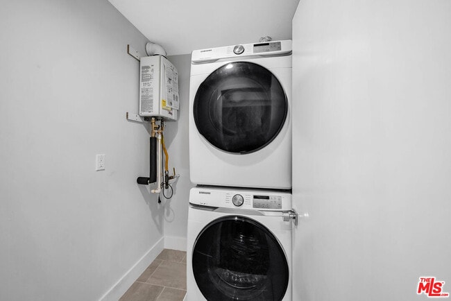 Building Photo - 1218 1/2 Magnolia Ave