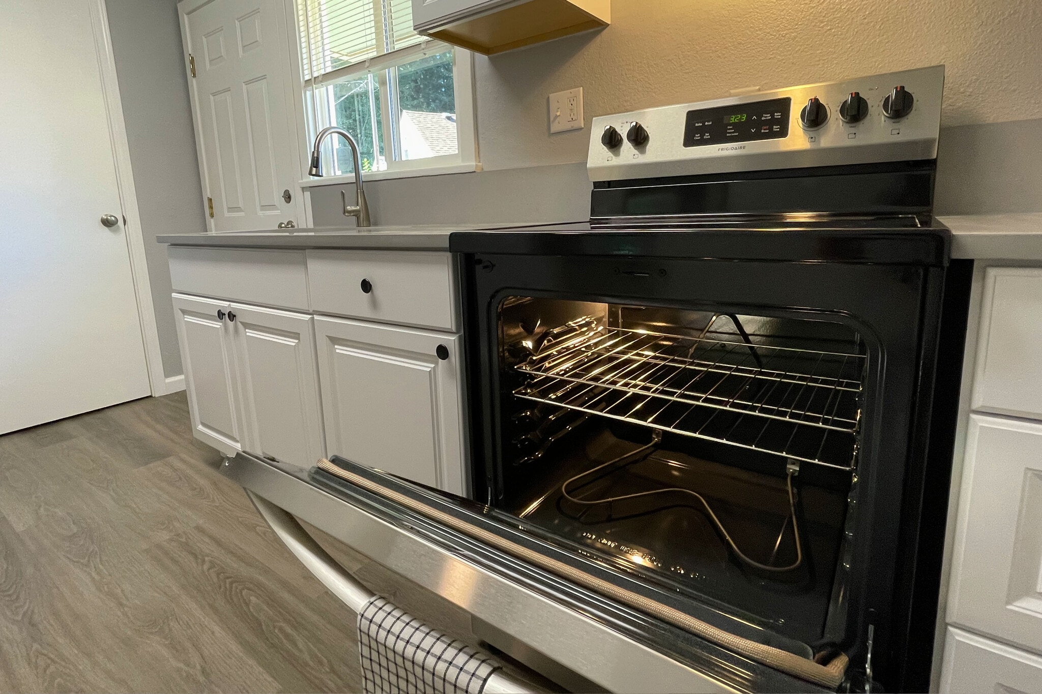 Building Photo - 2102 W 28th St