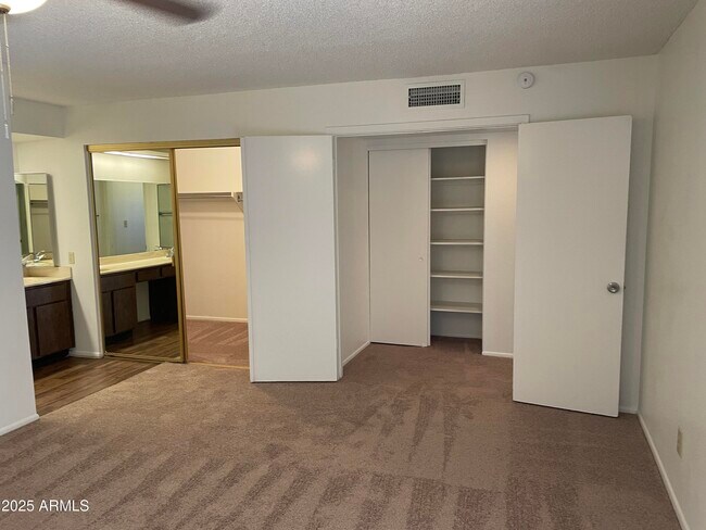 Building Photo - 10014 N 44th Dr