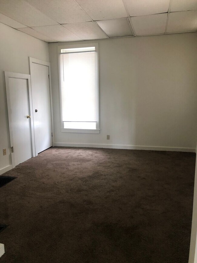 Building Photo - 1115 N College Ave