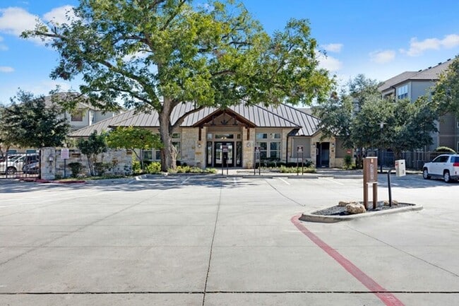 Building Photo - Oaks of Kyle Apartments