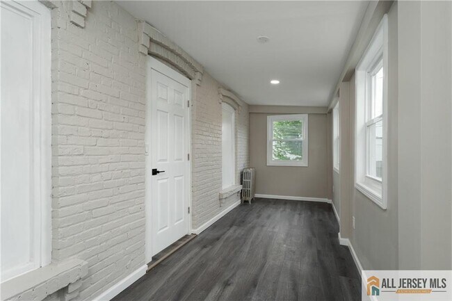 Building Photo - 1625 Parker Rd