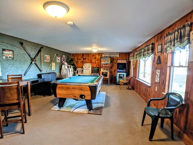 Building Photo - 885 Laconia Rd