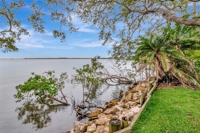 Building Photo - 6220 Bayshore Blvd