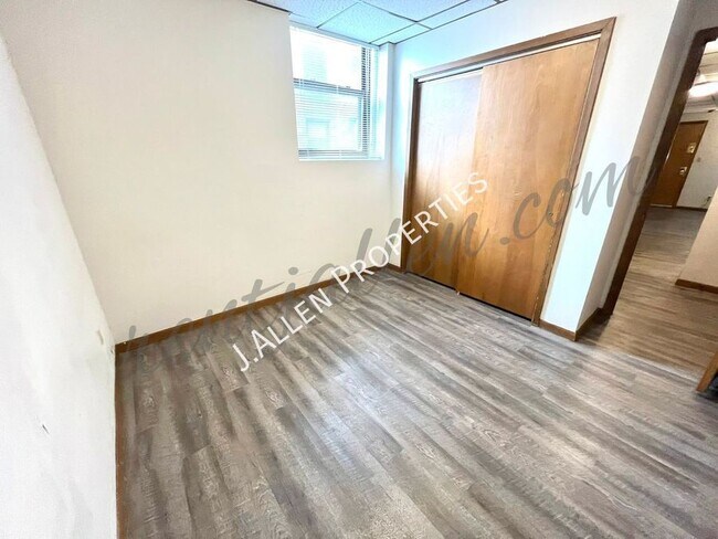 Building Photo - 313 N 12th St