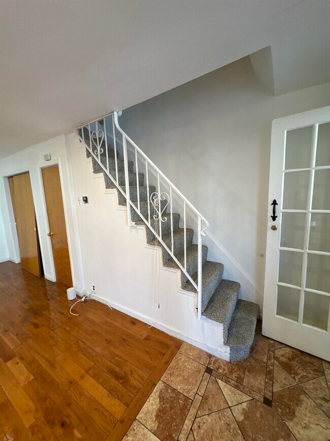 Building Photo - 98 W 27th St